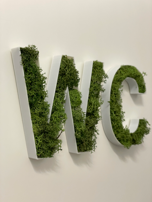 Mosbogstav – Personligt Design med Kunstigt Mos