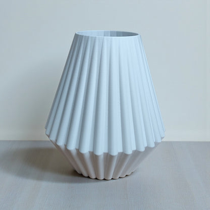 Geometrisk rillet vase
