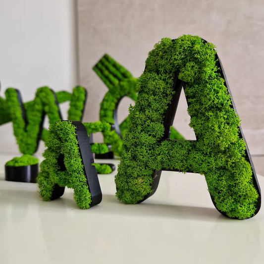 Mosbogstav – Personligt Design med Kunstigt Mos